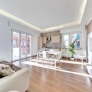 https://casa-in-centro-al-mare-con-balcone.hotelitalianriviera.com